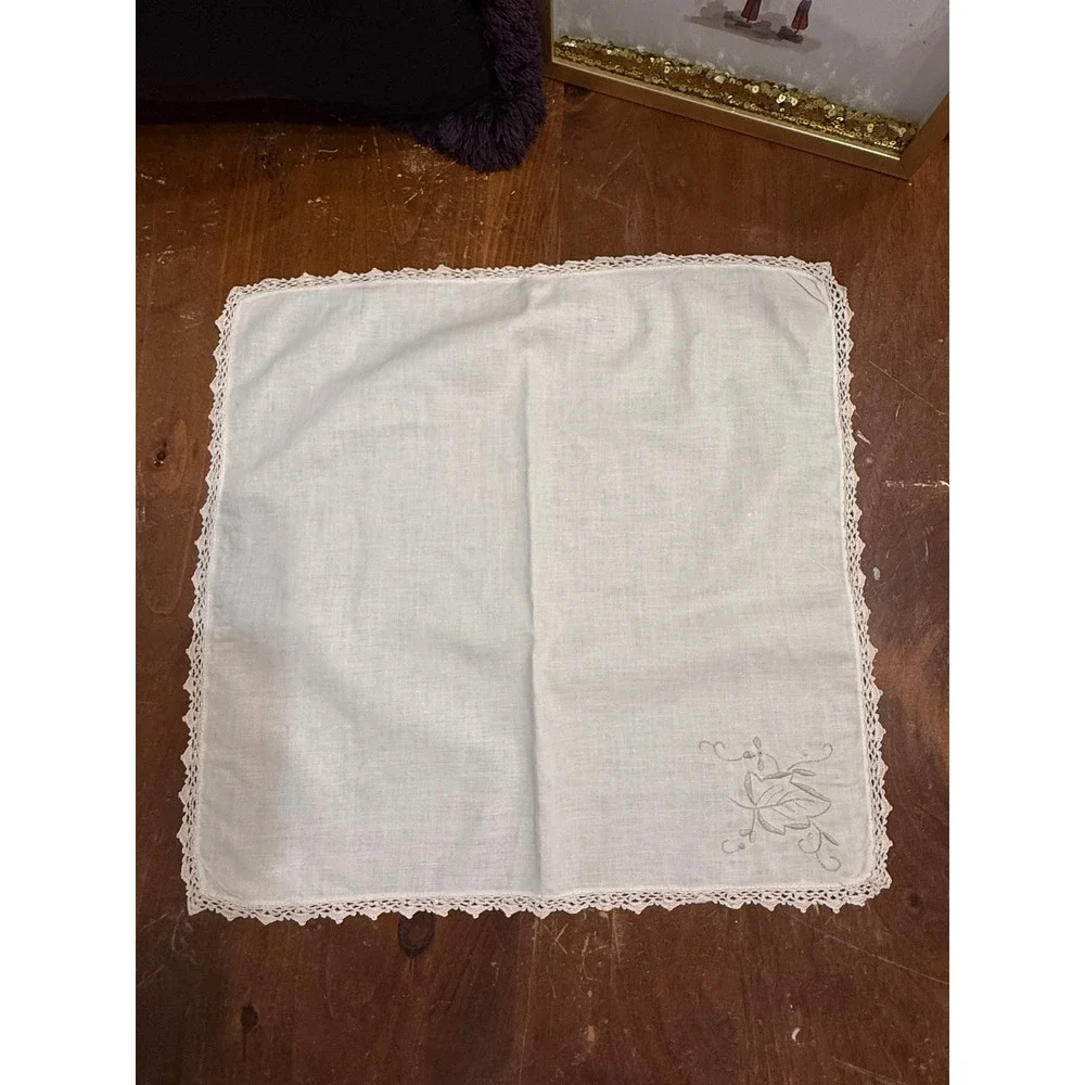 Vintage White Linen Placemats Set of 8 Embroidered Leaf Crochet Lace Trim 16x16